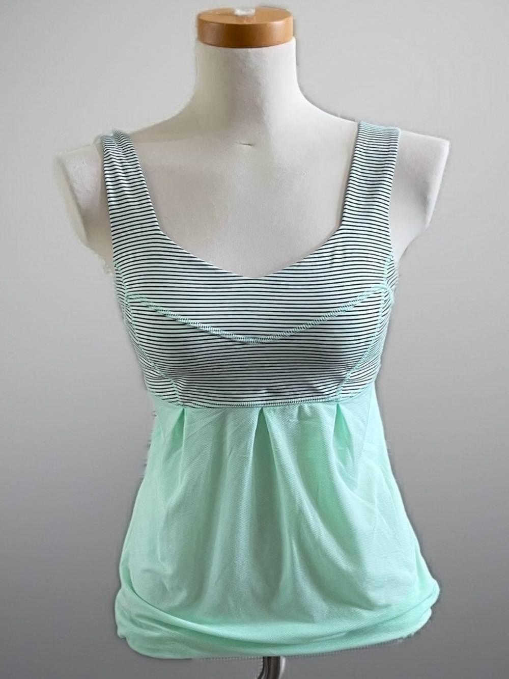 lululemon athletica Run Tame Me Tank Mint Green Striped Athletic Tank Sz 4 EUC